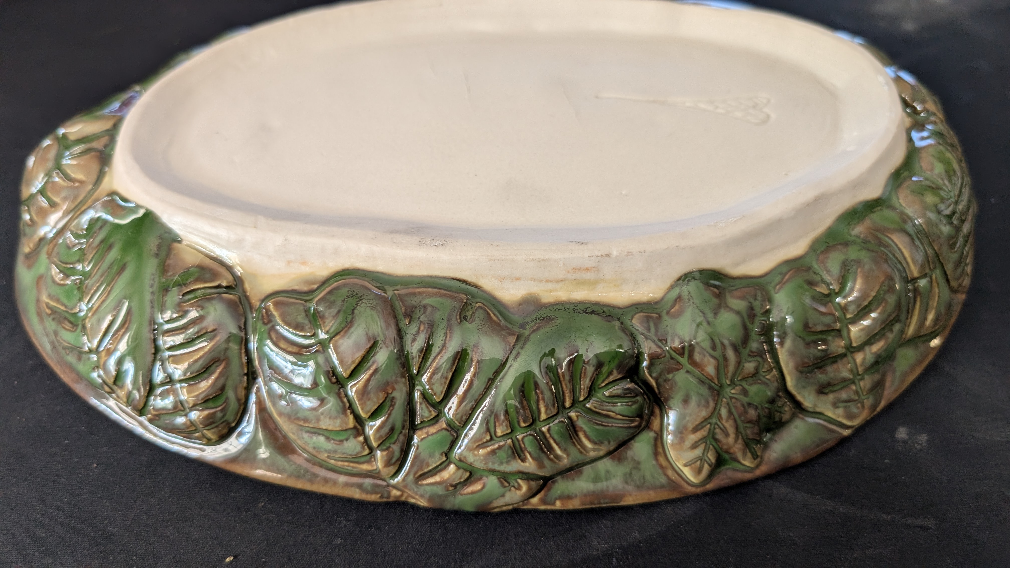 Leaf ceramic example used as a decorative or vessel-building element